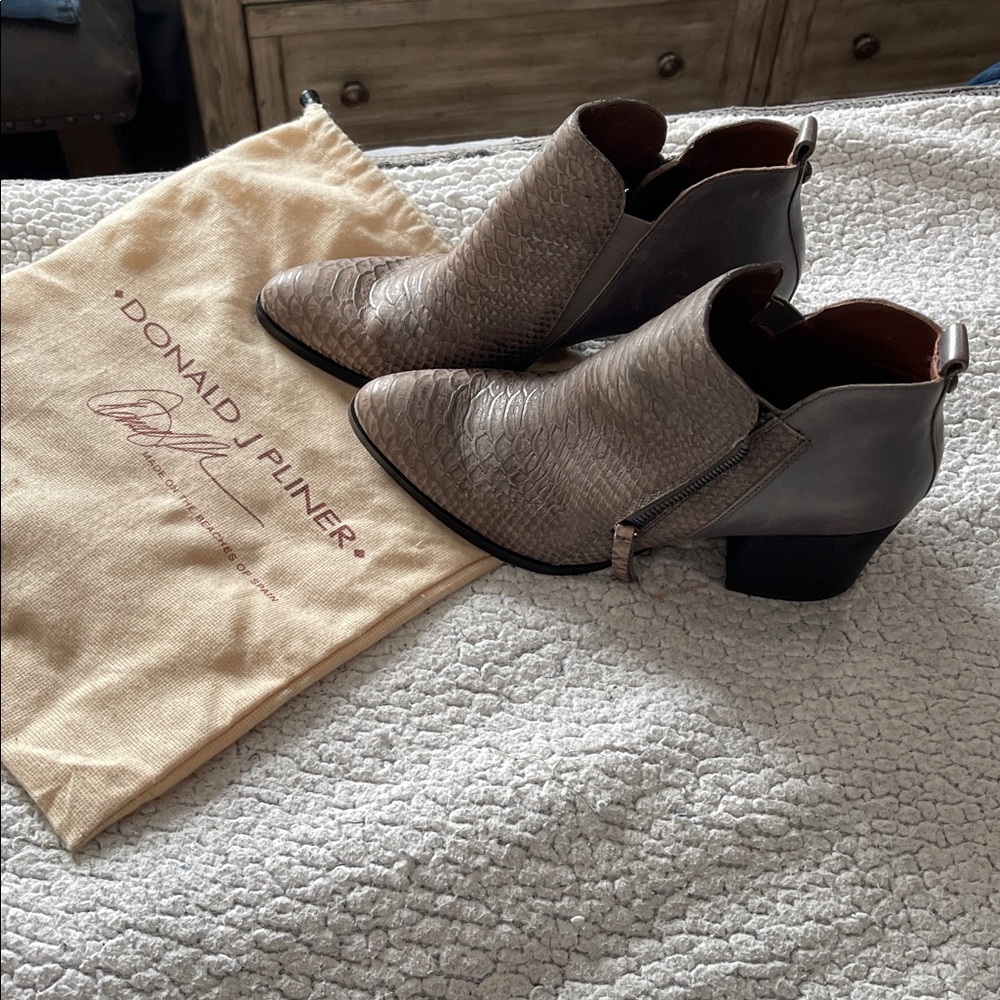 Donald J. Pliner Snakeskin Patterned Boots